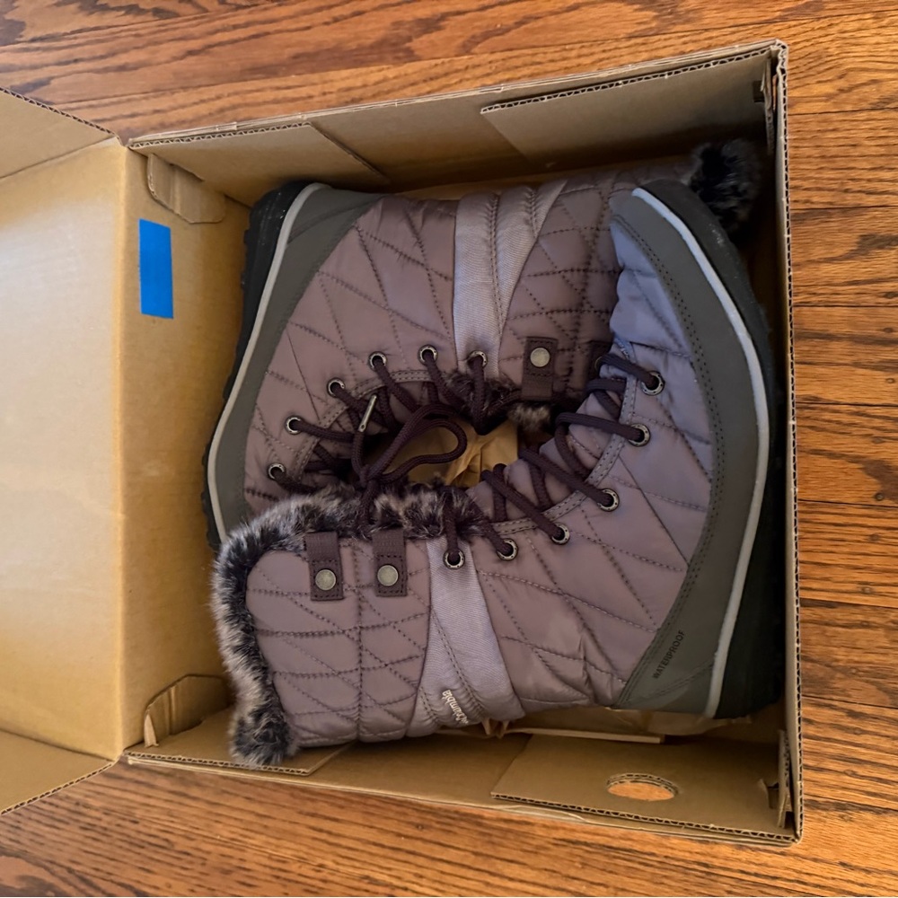 Columbia Quilted Gray  Winter Boots with Faux Fur